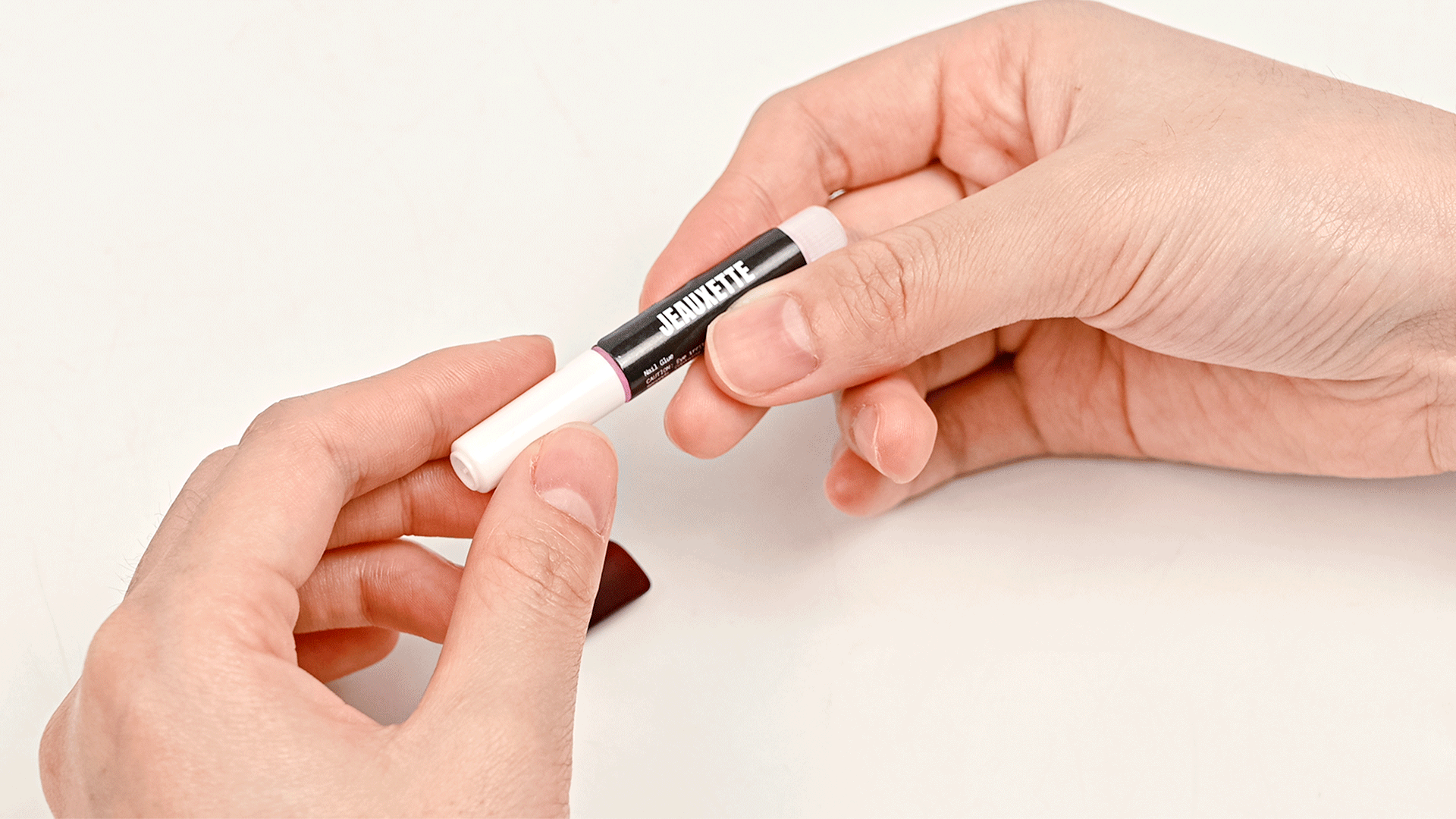 ZURI PRESS-ON NAILS KIT