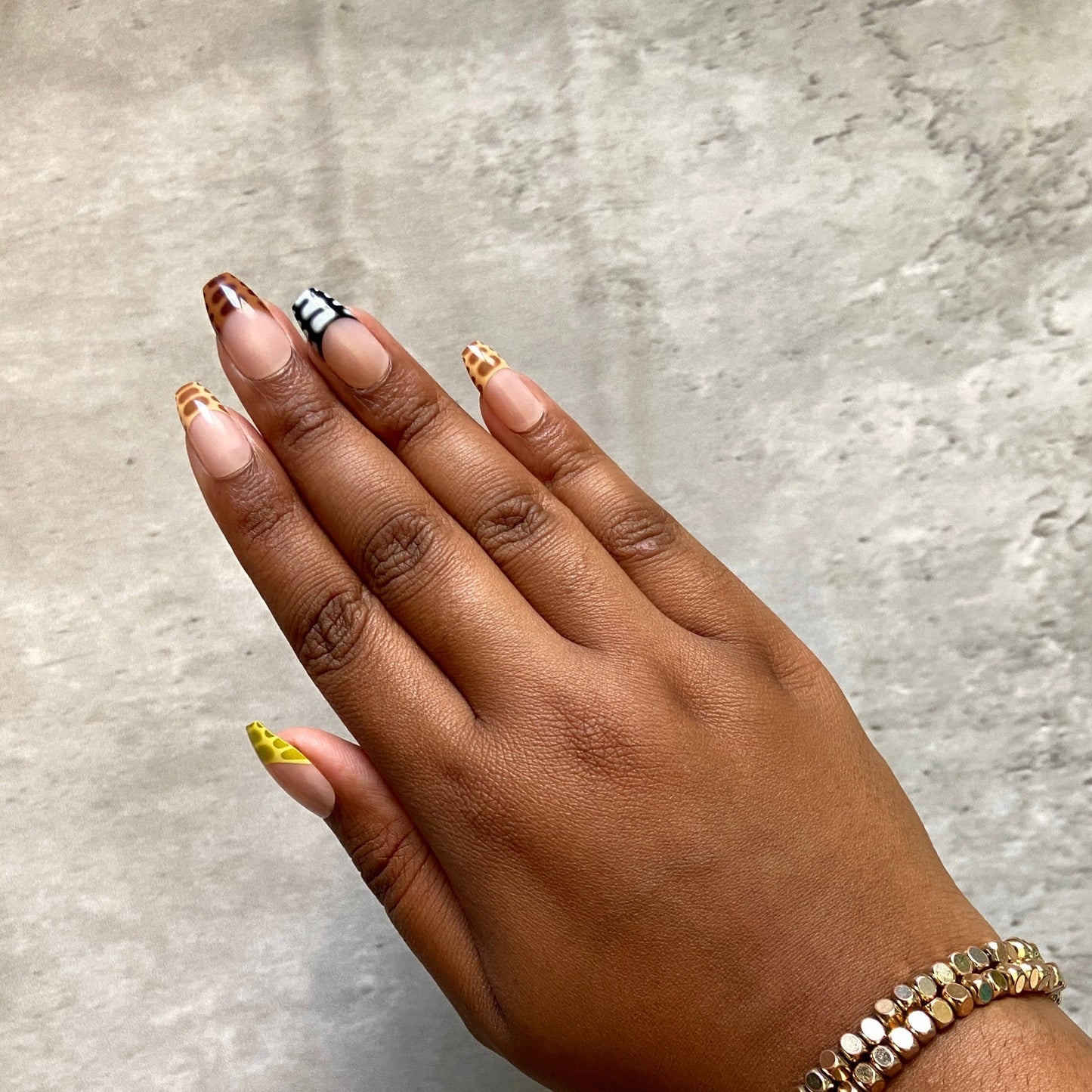 ROCHELLE PRESS-ON NAILS KIT