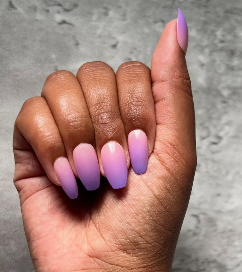 VIOLET PRESS-ON NAILS KIT