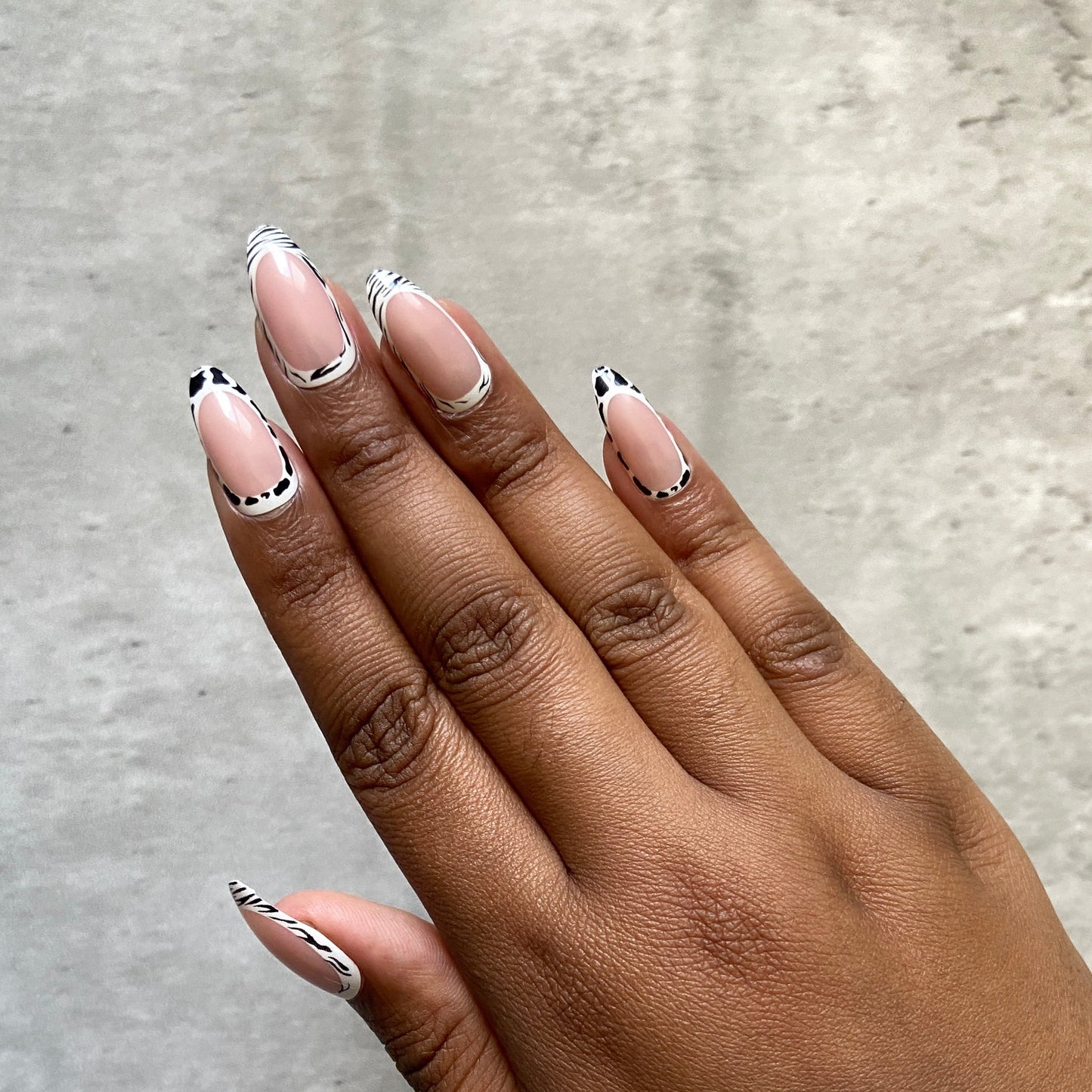 ZURI PRESS-ON NAILS KIT